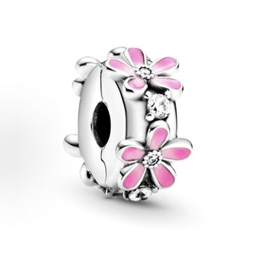 Ягаан Цэцэгтэй charm