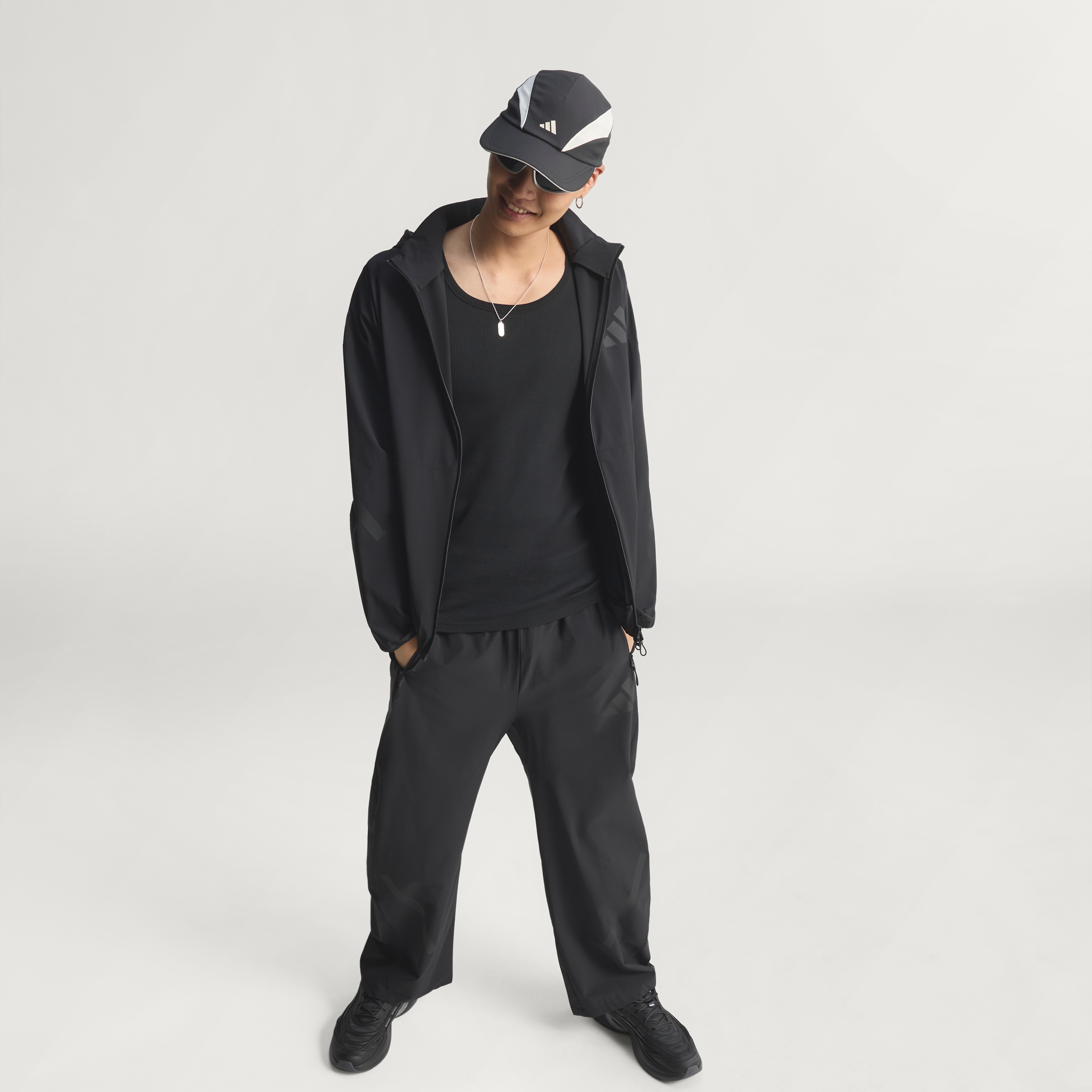 M Z.N.E. WV TT BLACK