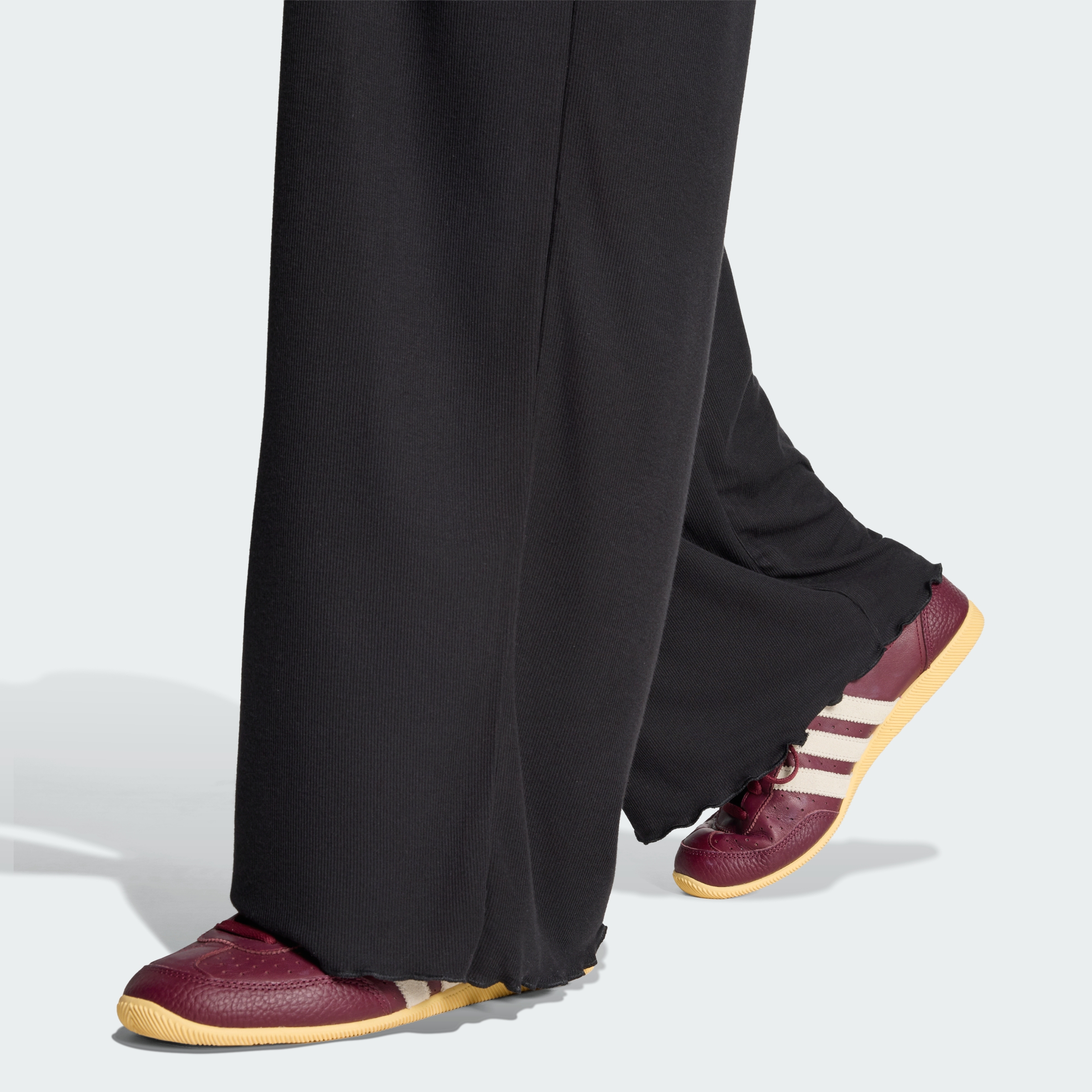 ESS PANT BLACK