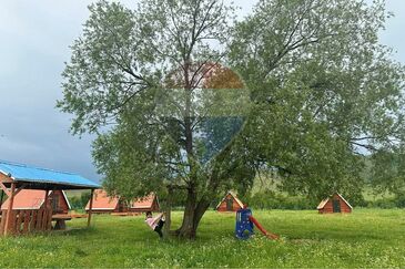 Төв аймгийн Батсүмбэр 1500 м2 Бизнес зарна