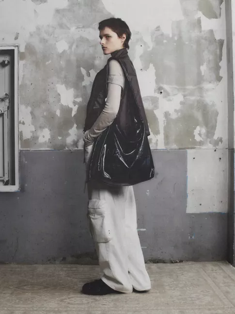 EMBOSSED LOGO LEATHER SHOULDER BAG
