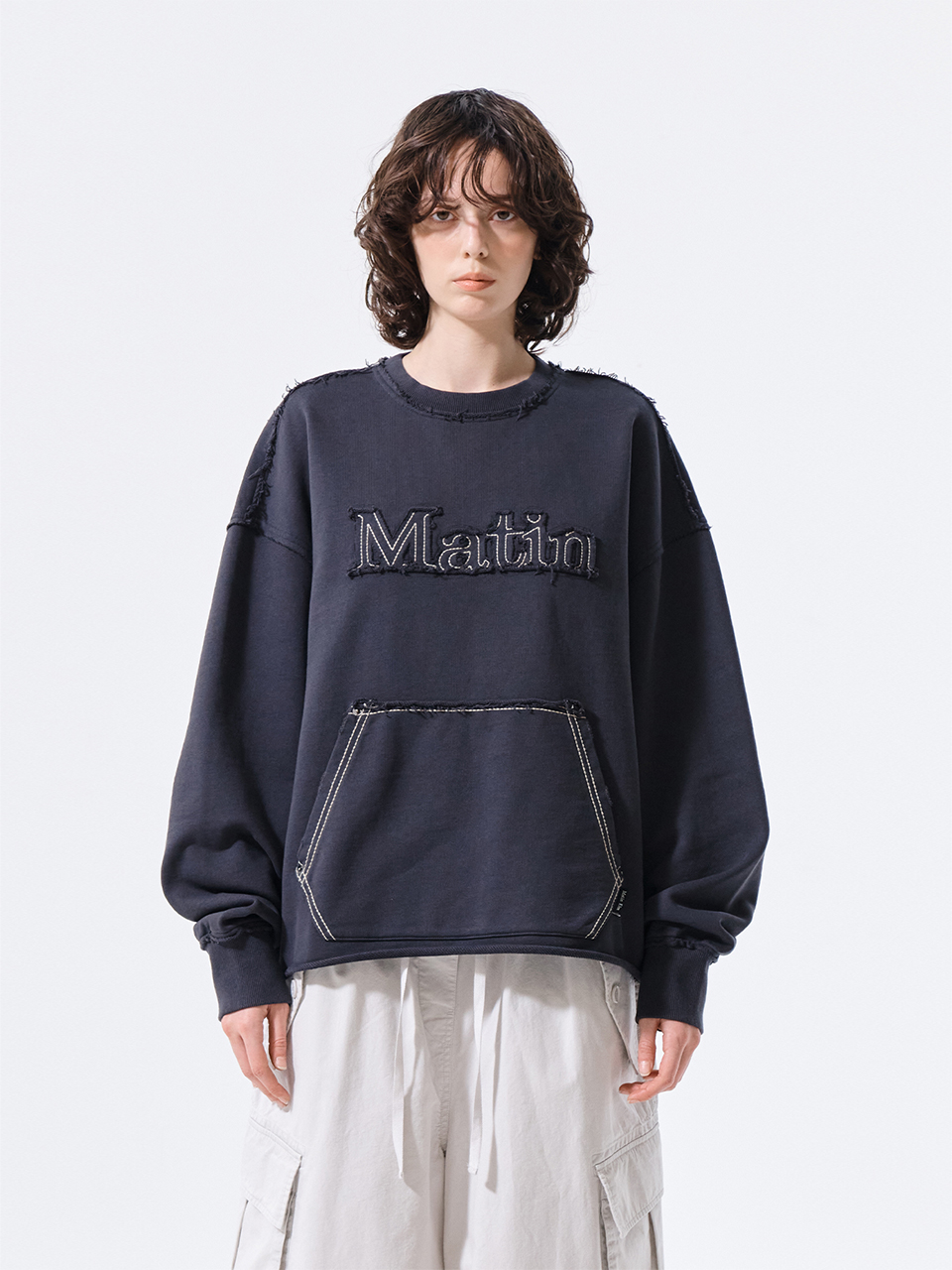 RAW CUT APPLIQUE SWEATSHIRT