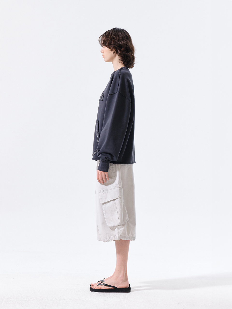 RAW CUT APPLIQUE SWEATSHIRT