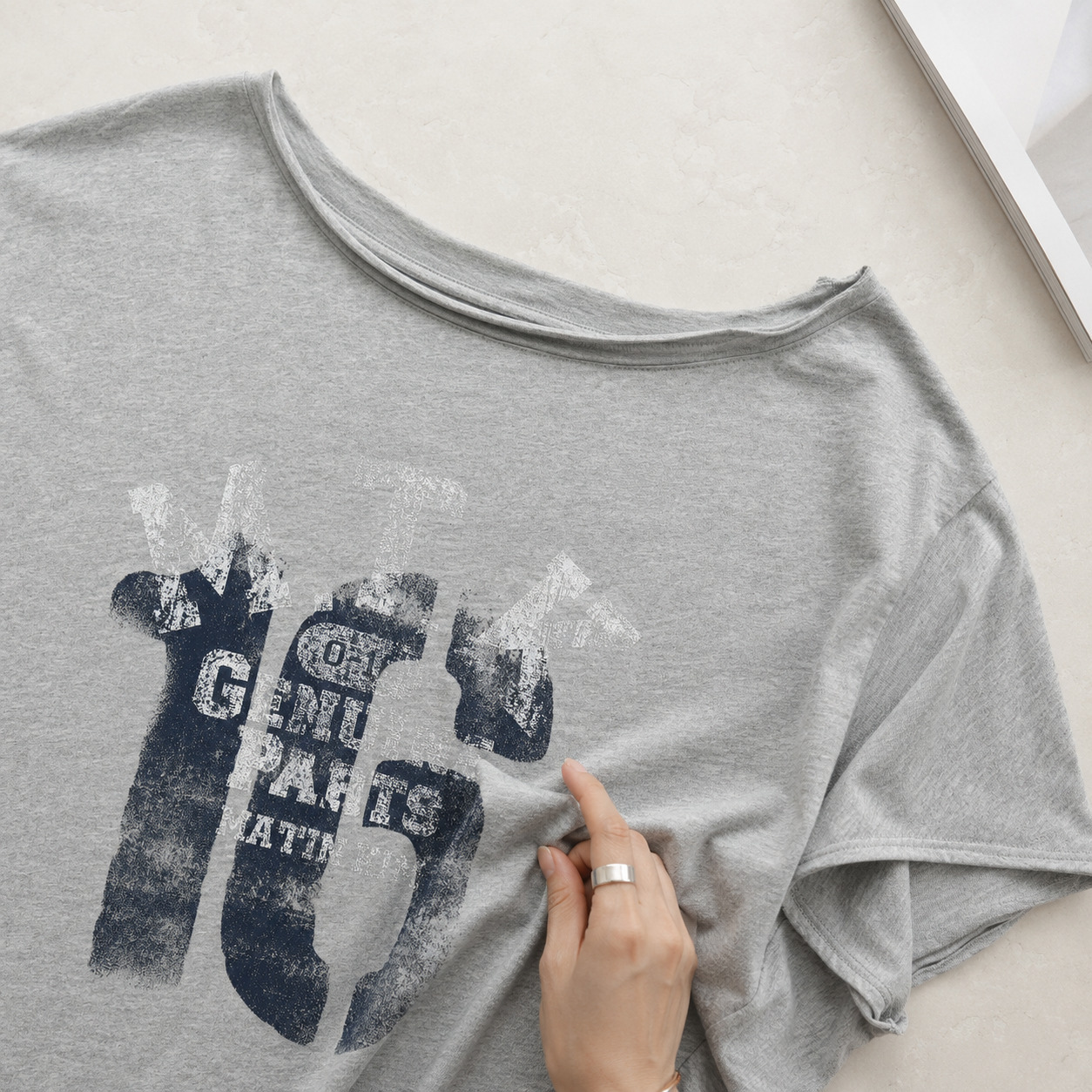 MTK 16 GRAFFITI LOGO ASYMMETRIC TOP