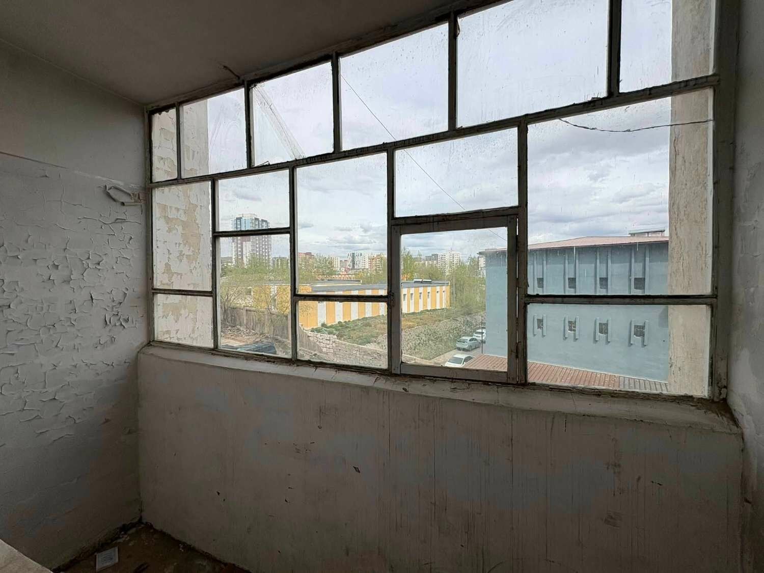 Офицеруудын ордны хойд тал 2 өрөө худалдана 13