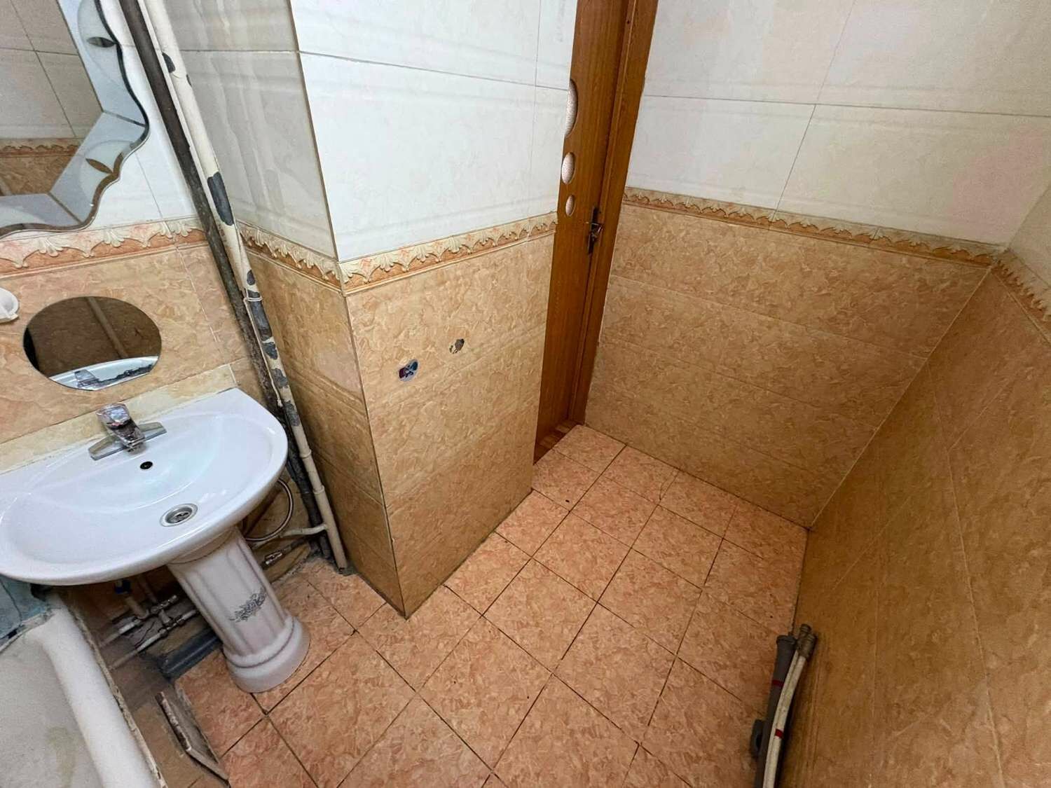 Офицеруудын ордны хойд тал 2 өрөө худалдана 18