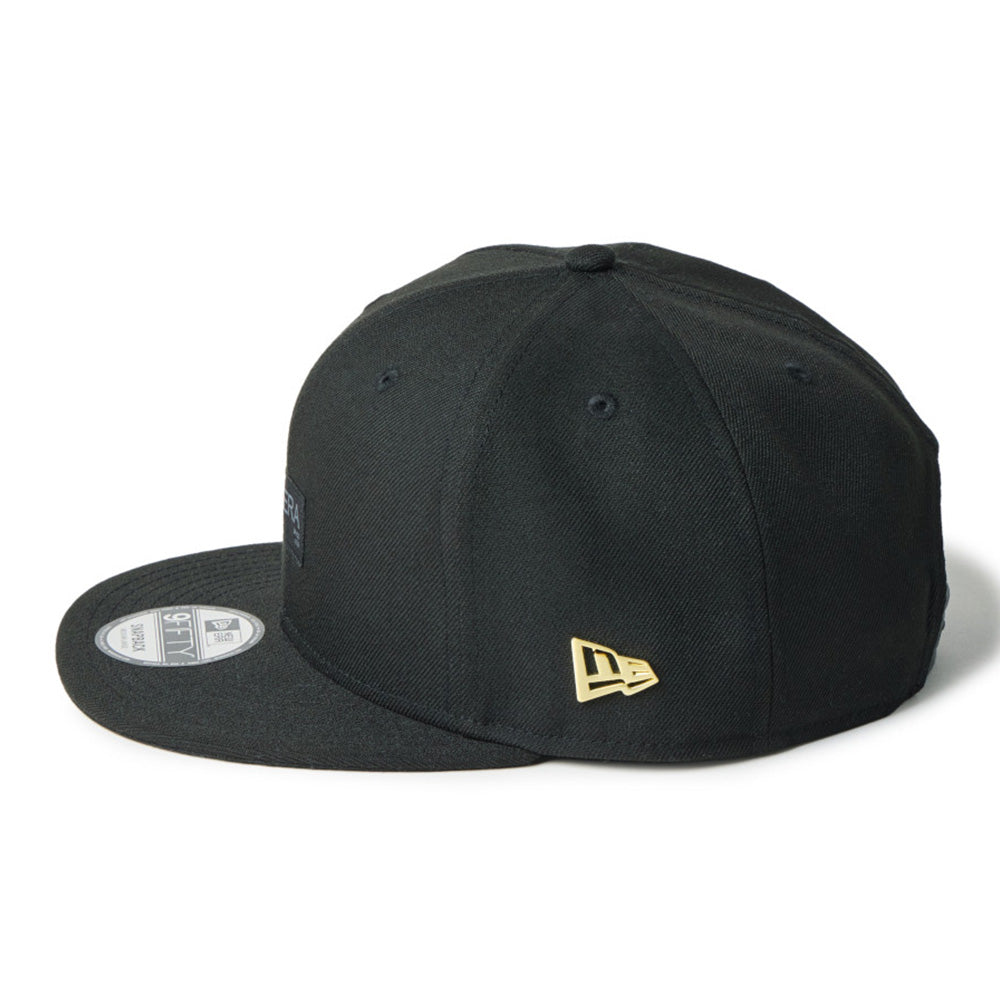 950 METAL FLAG BLK GLD 261 INTL