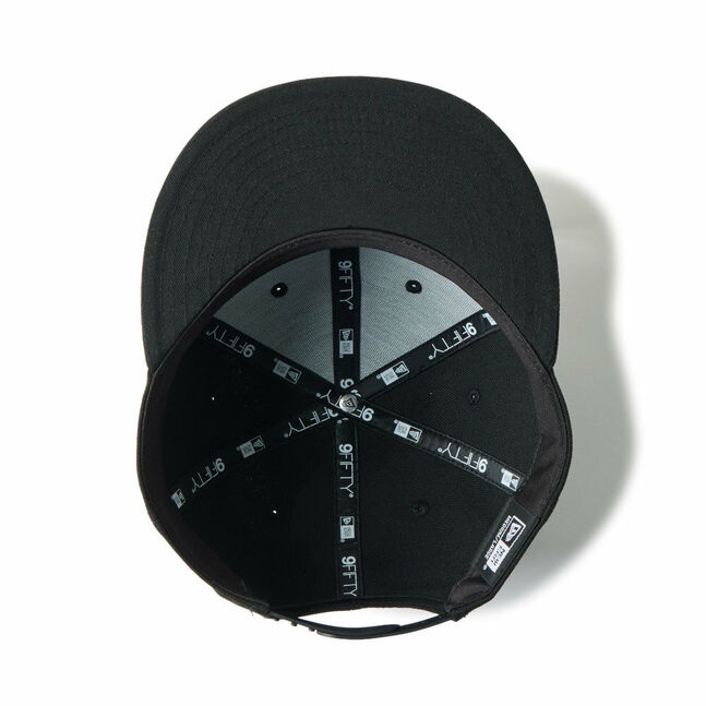 950 METAL FLAG BLK GLD 261 INTL
