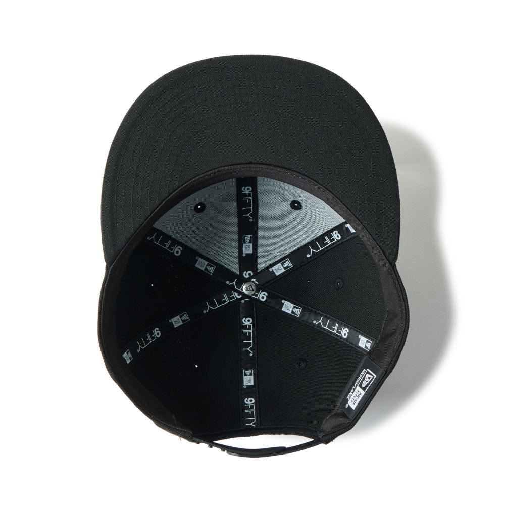 950 METAL FLAG BLK GLD 261 INTL