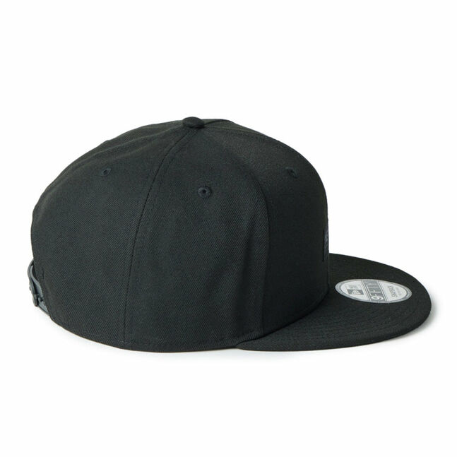 950 METAL FLAG BLK GLD 261 INTL