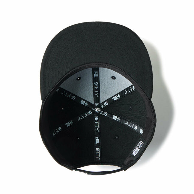 950 METAL FLAG BLK SIL 261 INTL