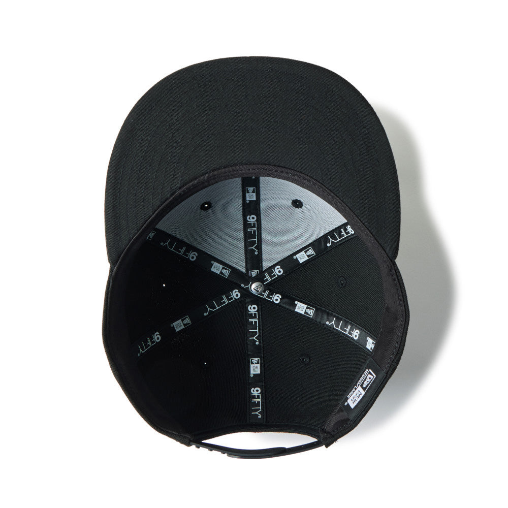 950 METAL FLAG BLK SIL 261 INTL