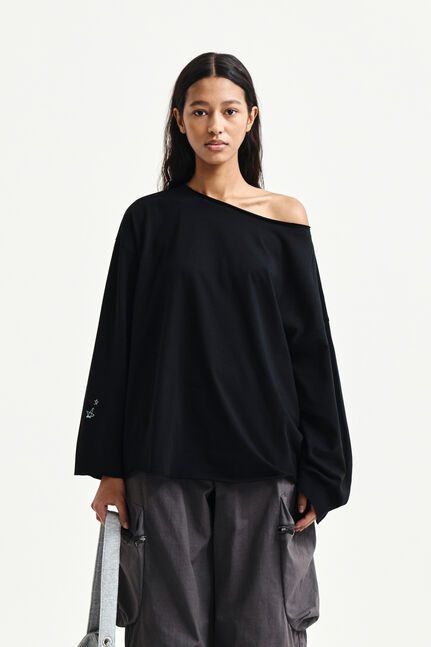RAW HEM FINISHED BOAT NECK TOP