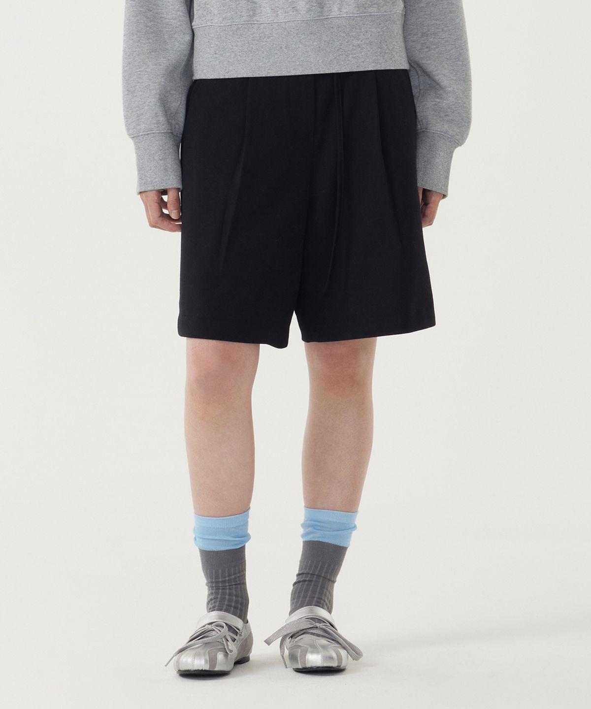 WOMAN BELTED BERMUDA SHORTS