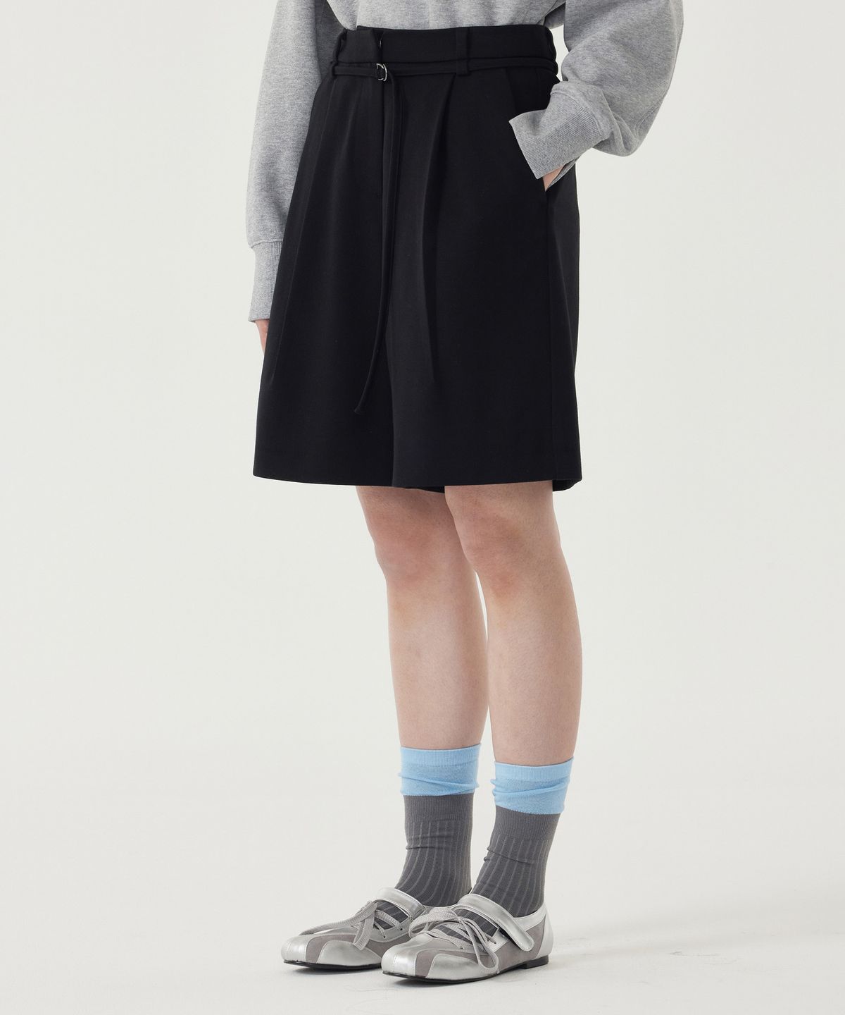 WOMAN BELTED BERMUDA SHORTS