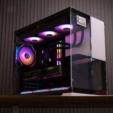AMD Ryzen 7 9800X3D 32GB  Geforce RTX 5070 12GB