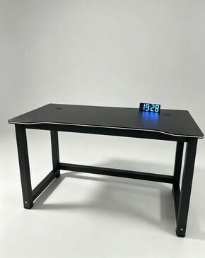 Born To Win (gaming desk) 