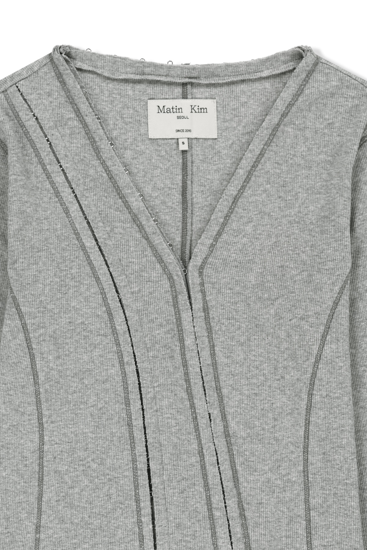 MULTI STYLING HOOK DETAIL SLIM TOP