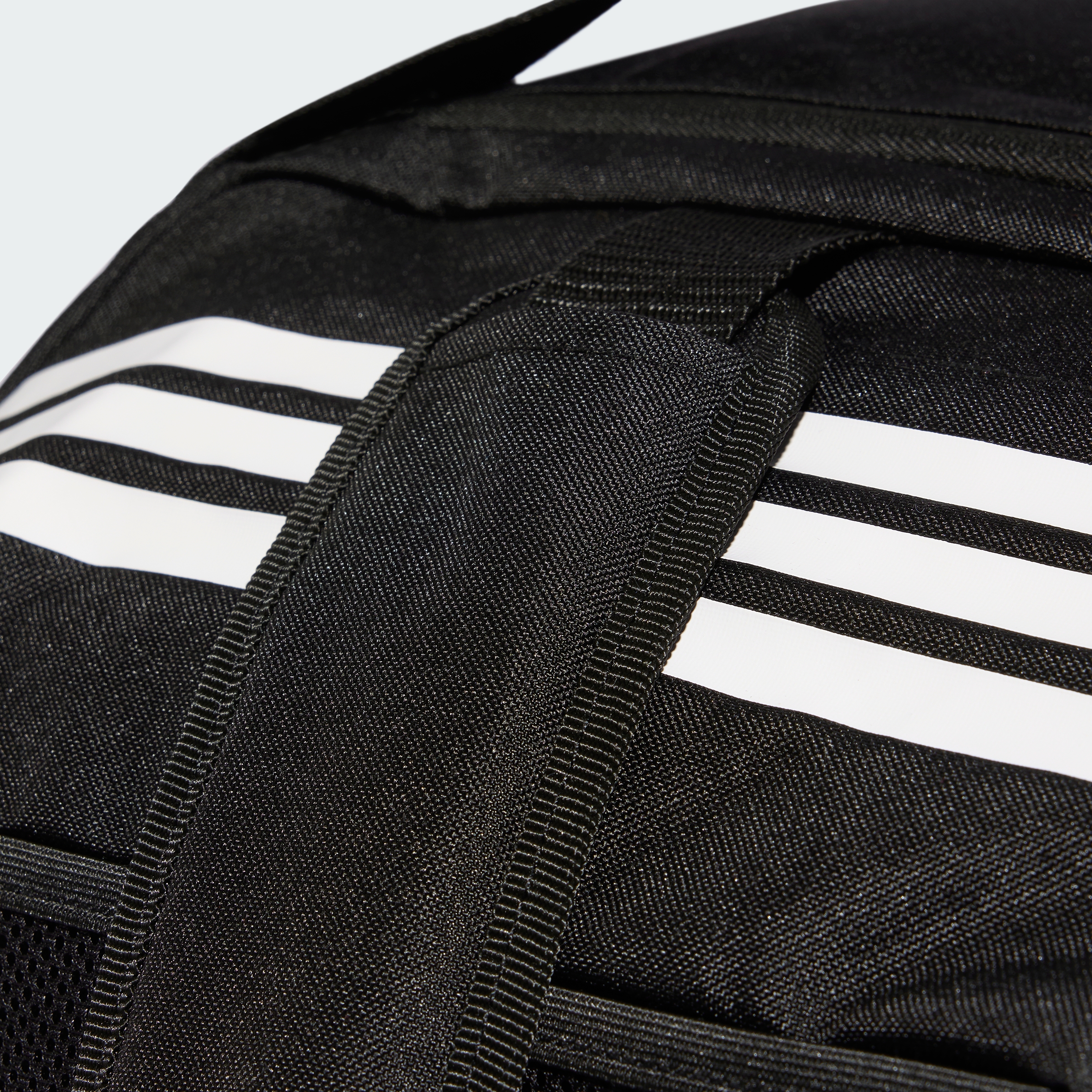 TIRO DUFFLE M BLACK/WHITE