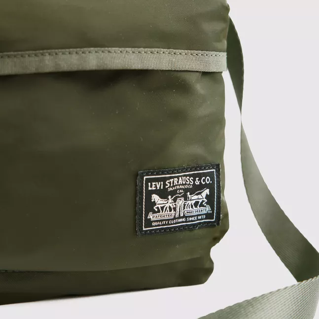MISSION BAY CROSSBODY POUCH IVY GREEN