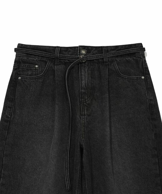 WOMEN'S PIGMENT WASHED PINTUCK BELTED DENIM PANTS