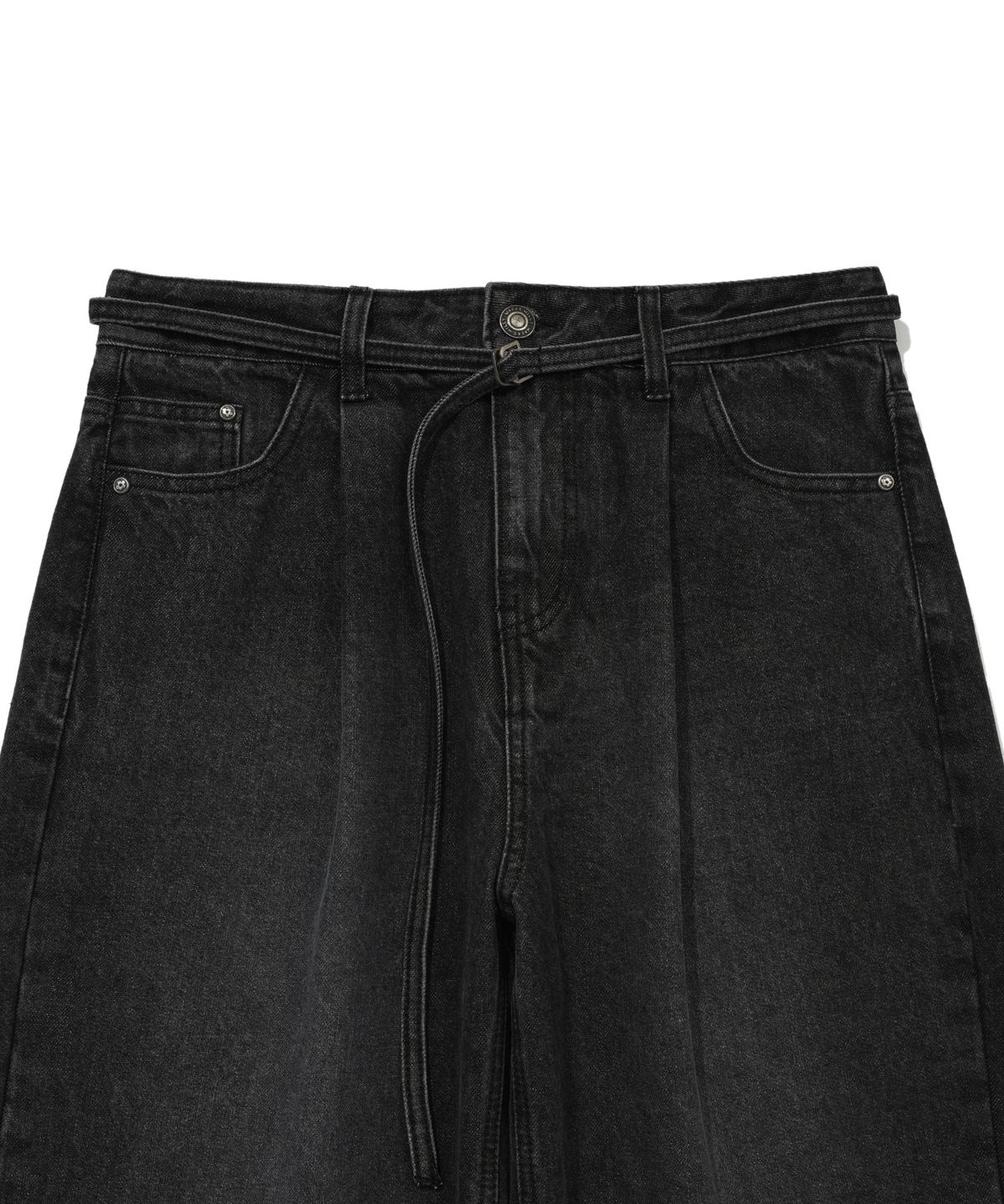 WOMEN'S PIGMENT WASHED PINTUCK BELTED DENIM PANTS