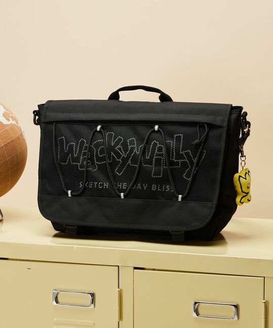 MESH STRING MESSENGER BAG