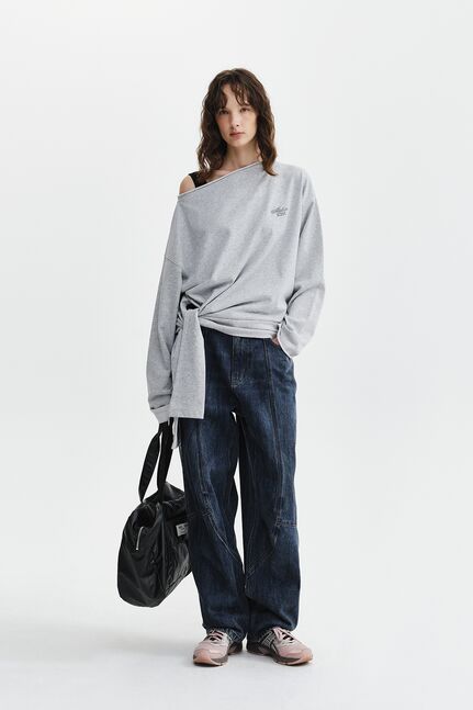 BACK LOGO RAW CUT BOAT NECK TOP