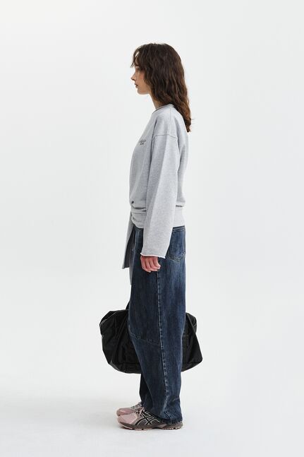 BACK LOGO RAW CUT BOAT NECK TOP