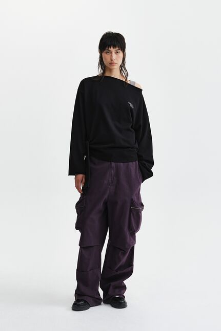 BACK LOGO RAW CUT BOAT NECK TOP