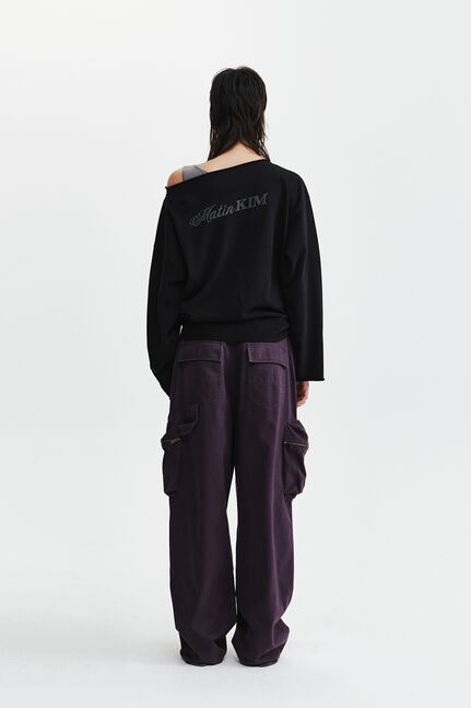 BACK LOGO RAW CUT BOAT NECK TOP