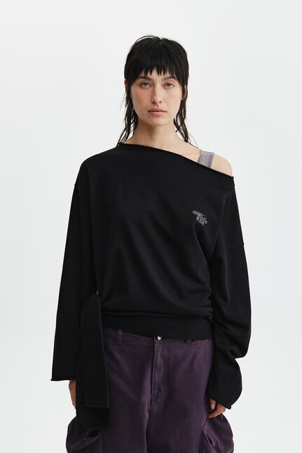 BACK LOGO RAW CUT BOAT NECK TOP