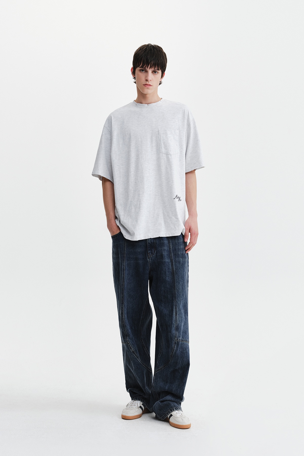CALLIGRAPHY BACK LOGO POCKET TOP