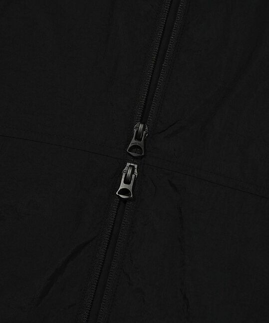 PACKABLE LIGHTWEIGHT HOODED WINDBREAKER