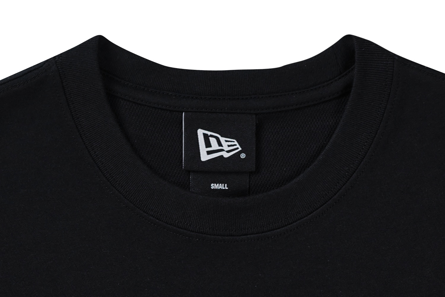 SS TEE CROSS PANELS SCRIPT LASRAI BLACK
