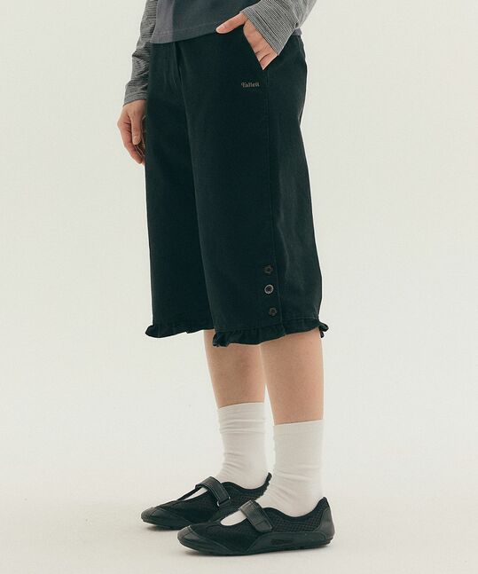 PLEATED CAPRI PANTS