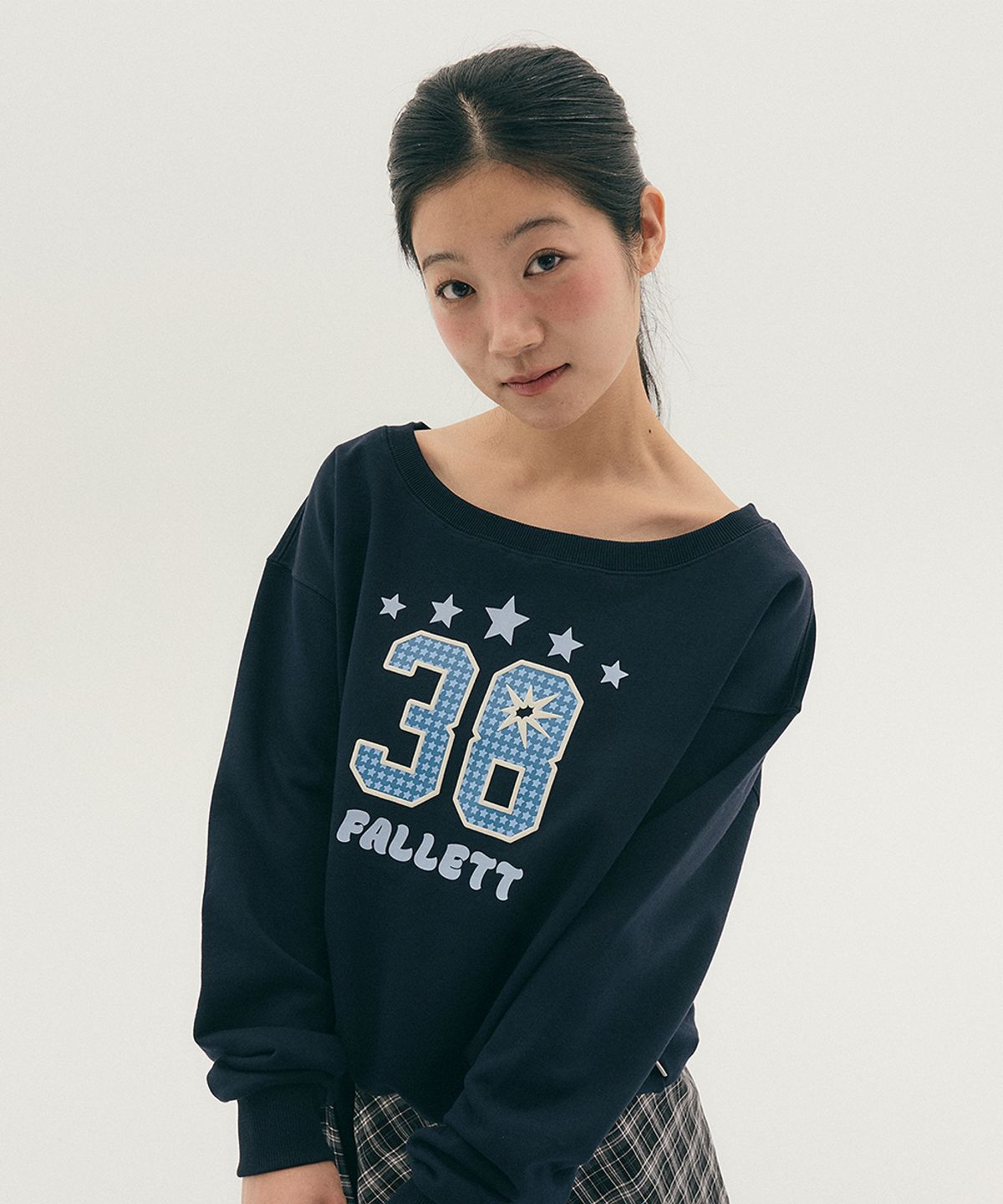 NUMBER LOGO OFF-SHOULDER SWEATSHIRT