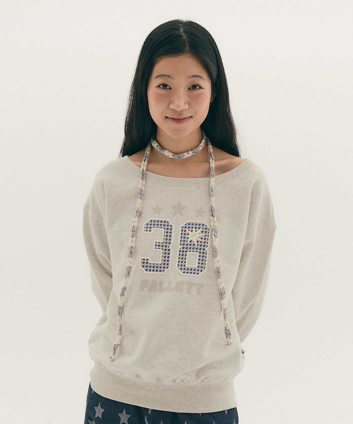 NUMBER LOGO OFF-SHOULDER SWEATSHIRT