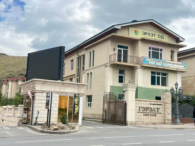 Зайсан Голден будда урд Гэрэлт хотхон 4 өрөө зарна