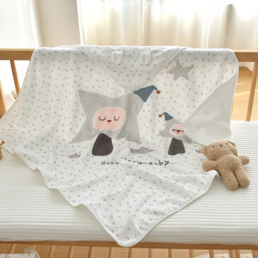 Малгайтай алчуур дүрстэй cute baby