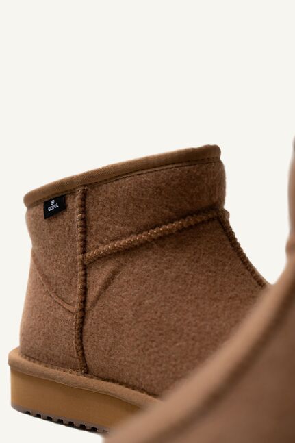 Cashmere boots