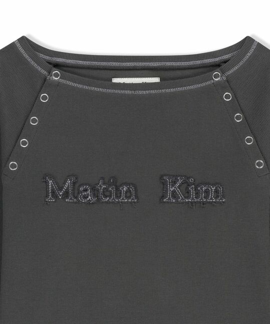 LOGO APPLIQUE BUTTON DETAIL RAGLAN TOP
